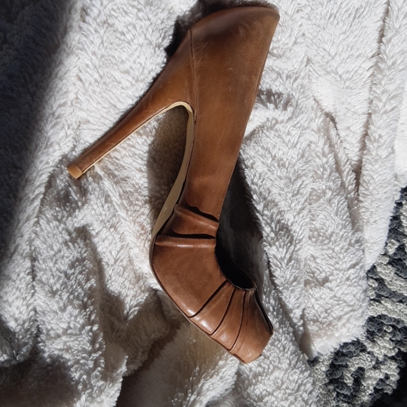 Open toe 5 in caramel coloured heel - Picture 2 of 3